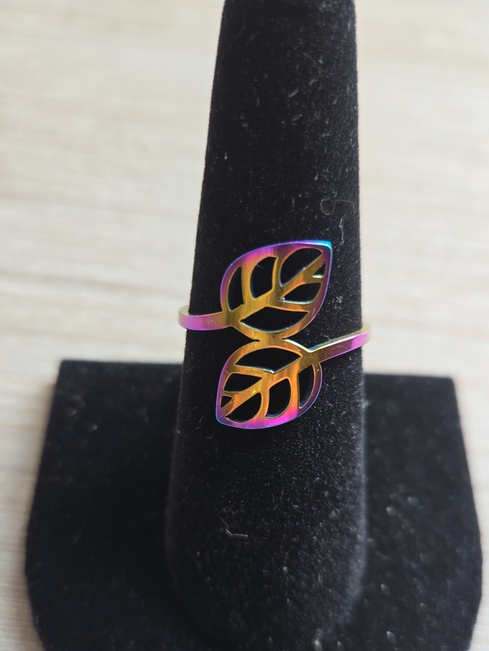 Iridescent Leaf Open Band Ring - Women Jewelry.Size 7.5.